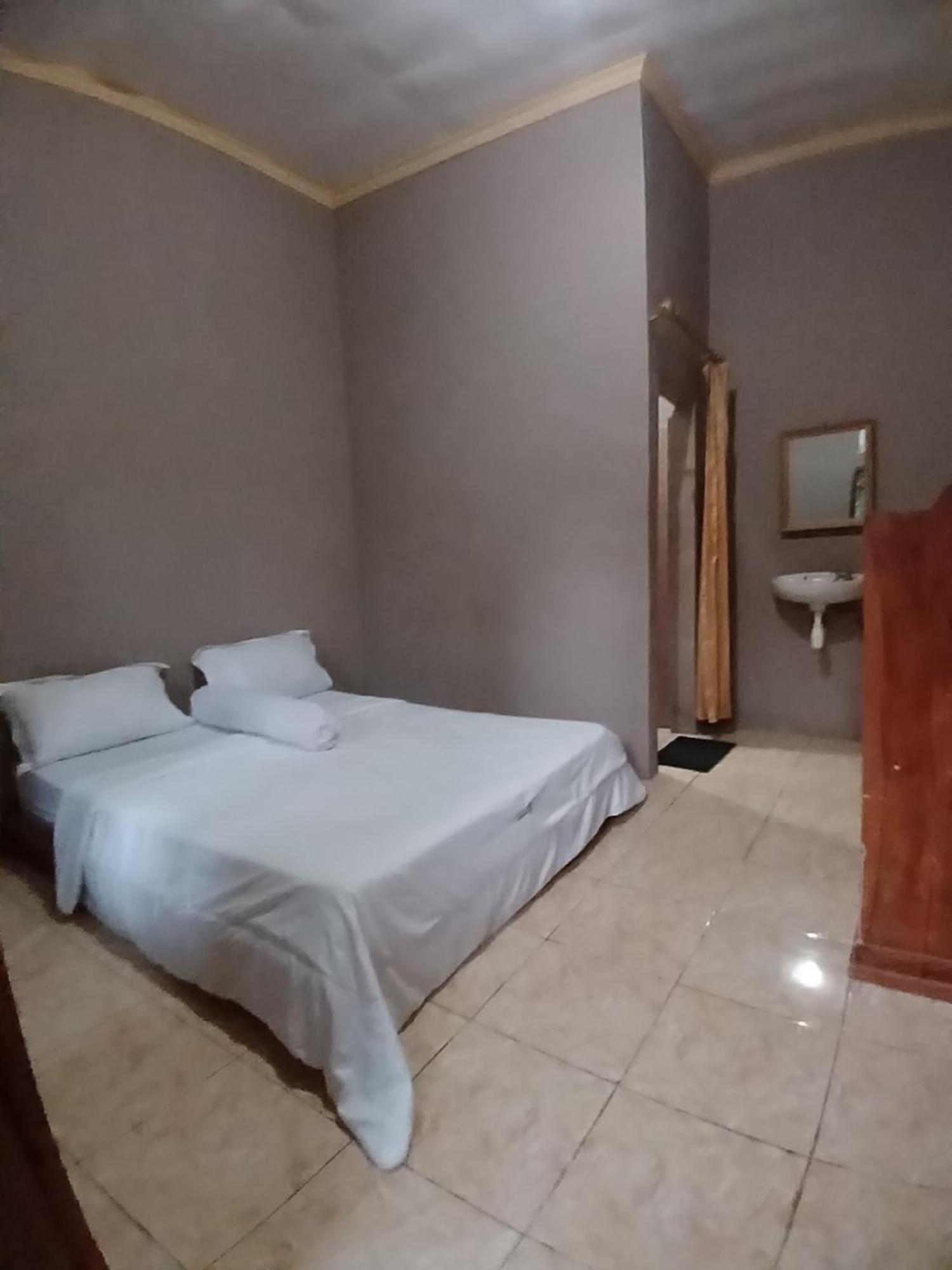 Roby Homestay Kuta  Zewnętrze zdjęcie